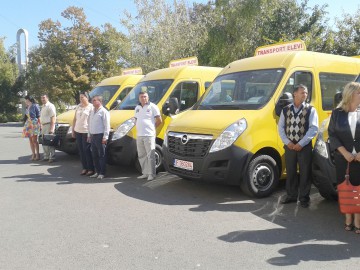 Microbuze şcolare pentru opt localităţi din judeţul Constanţa